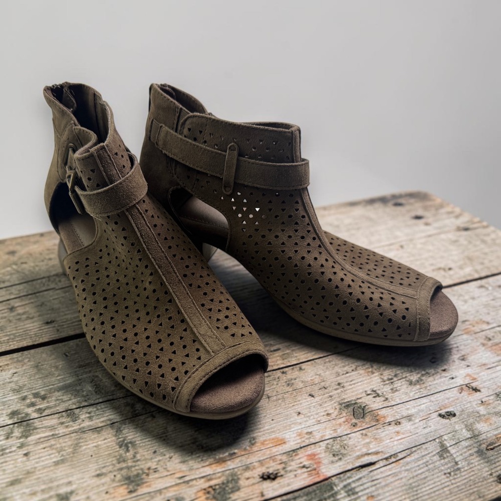 Earth Marietta Seren Dark Khaki Leather Perforated Open Toe Ankle Boots 9.5B
